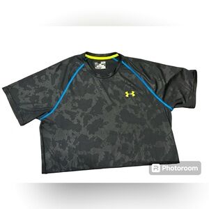 Under Armour heat gear t-shirt / black camo / men’s medium / loose